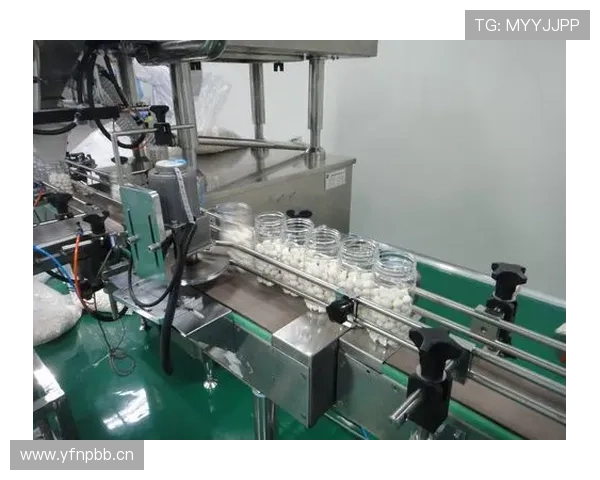 杨力维家的冰箱里塞满了蛋白粉，连饮料都喝零卡的