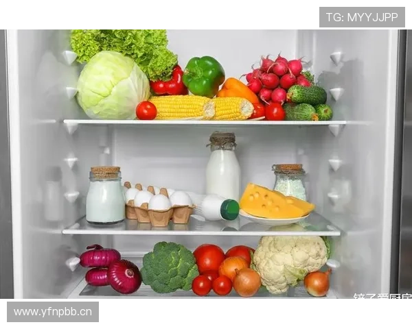 拉皮诺晒出冰箱里只有一瓶蛋白粉和半颗西兰花